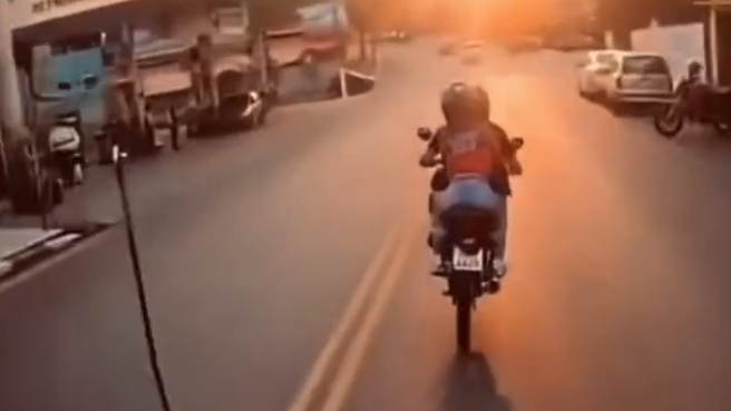 Perseguição 'cinematográfica' de moto em Osasco viraliza nas redes