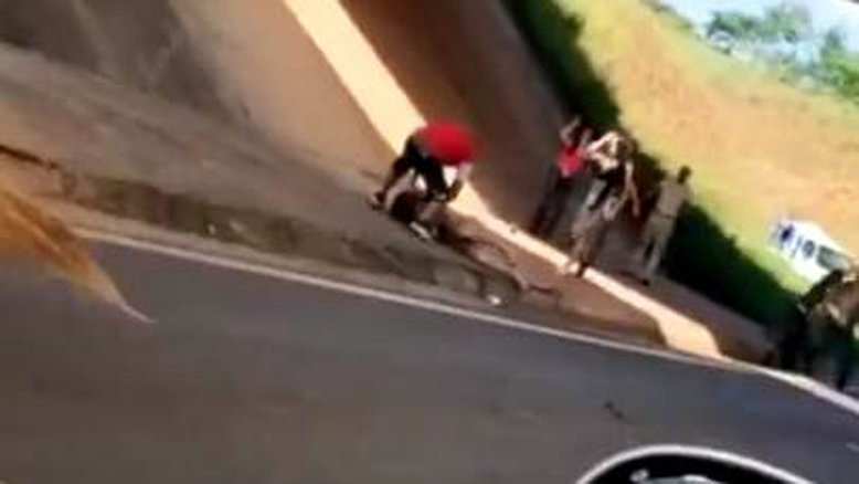 Três pessoas afirmam terem sido vítimas de transfobia ao serem agredidos por grupo no interior de SP