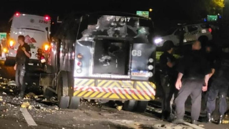 Quadrilha explode carro-forte e foge com dinheiro no interior de SP