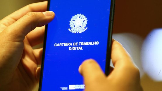 Taxa de desemprego fica em 8,5% no trimestre até abril, afirma IBGE