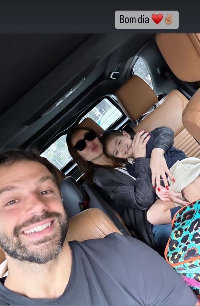 Sabrina Sato e Duda Nagle aparecem juntos em foto de 'bom dia' com a filha após separação 2 Sabrina Sato e Duda Nagle aparecem juntos em foto de 'bom dia' com a filha após separação