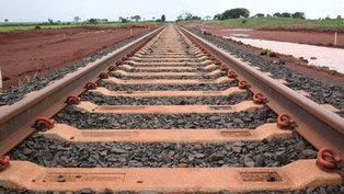 Projeto da ferrovia para baratear o transporte de grãos do Mato Grosso aos portos do Norte do País tem sido sinônimo de violação de direitos para os indígenas (Crédito:Agência Brasil/Arquivo)