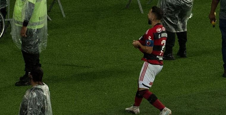 Flamengo bate o Goiás e volta a vencer no Brasileirão depois de três derrotas
