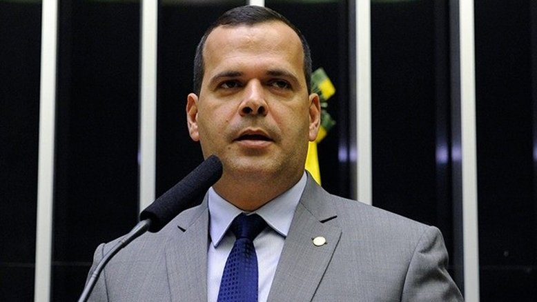 Deputado postou foto tirada em Brasília no dia em que foi 'vacinado' em Duque de Caxias, diz PF