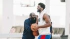 Harden e Joel Embiid são os principais jogadores do Philadelphia 76ers