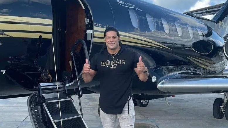 Além do jogador Hulk Paraíba, veja famosos que são donos de jatinhos milionários
