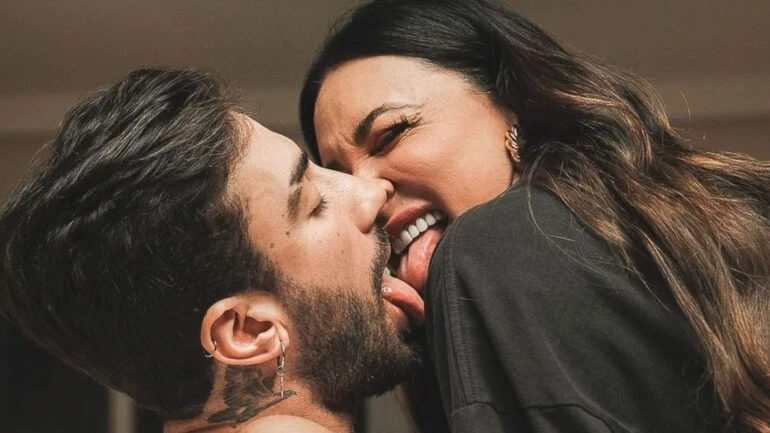Com fotos picantes, Juju Salimeni se declara ao noivo: 