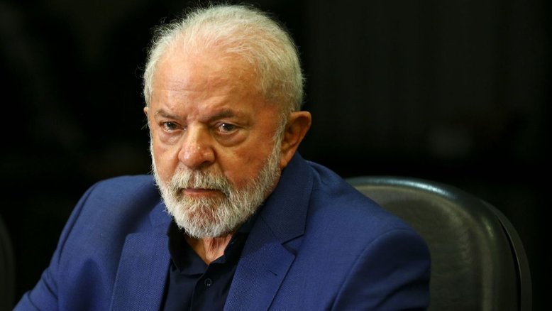 Lula vai a Hospital realizar exames no quadril para revisão de rotina pós-operatória