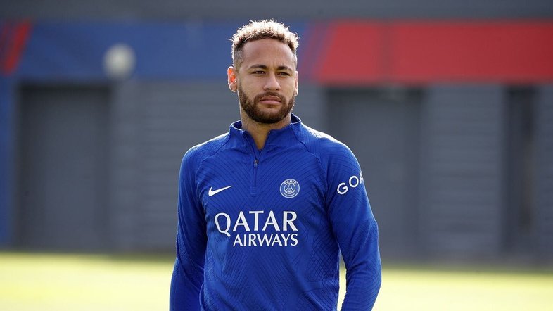 Neymar é oferecido ao Barcelona e aceita até reduzir o salário para voltar, diz jornal