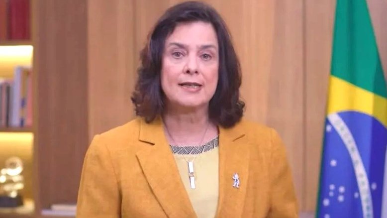 “É hora de intensificar a vacinação”, diz ministra sobre covid-19