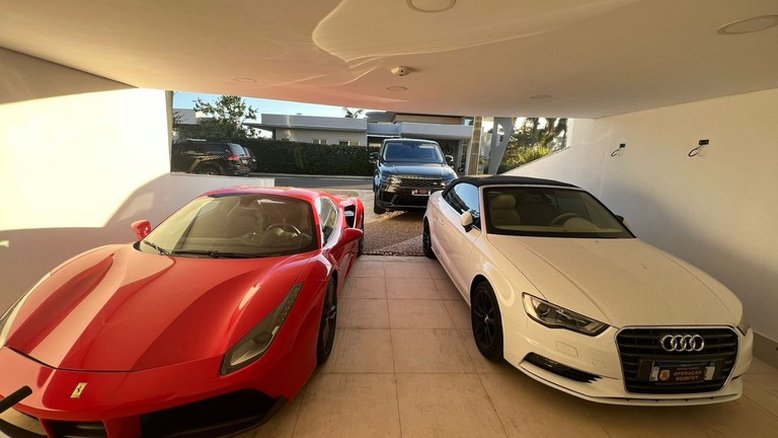 PF faz operação contra 'robôs de investimento' e apreende Ferrari, Audi e outros carros de luxo