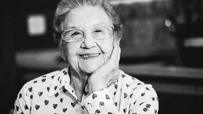 Casamento abusivo, carreira na TV e mais: Conheça a história de superação de Palmirinha que morreu aos 91 anos