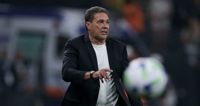 Sem vitória no comando do Corinthians, Luxemburgo comemora empate: 'Avançamos, não tomamos gol'
