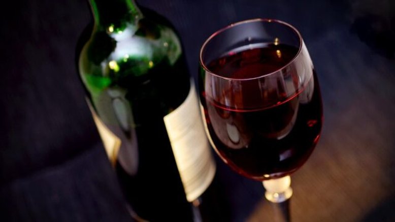 França gastará US$ 216 milhões para destruir 80 milhões de galões de vinho excedente