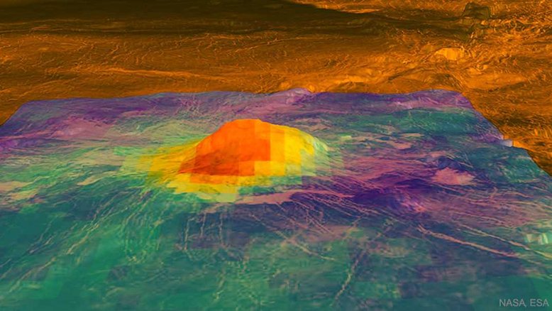 Mais vulcões foram identificados em Vênus do que na Terra. Entretanto, determinar quando os vulcões venusianos entraram em erupção pela última vez não é fácil. Evidências de atividade vulcânica em Vênus foram encontradas mais recentemente. Por meio de análises de laboratório, concluiu-se que a lava na superfície do planeta, depois de apenas alguns meses, apareceria em imagens de infravermelho da densa atmosfera venusiana. O brilho destacado aqui em tom avermelhado indica que um vulcão entrou em erupção muito recentemente e ainda está ativo. Compreender as atividades vulcânicas em Vênus é de grande ajuda para ampliar o conhecimento sobre os vulcões na Terra e em outros corpos do Sistema Solar