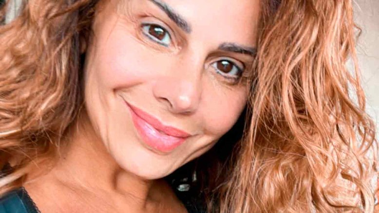 A atriz publicou algumas fotos usando um modelador pós-cirúrgico e explicou todas as intervenções pelas quais passou
