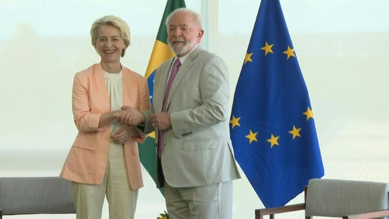 Lula encontra Ursula von der Leyen - AFP
