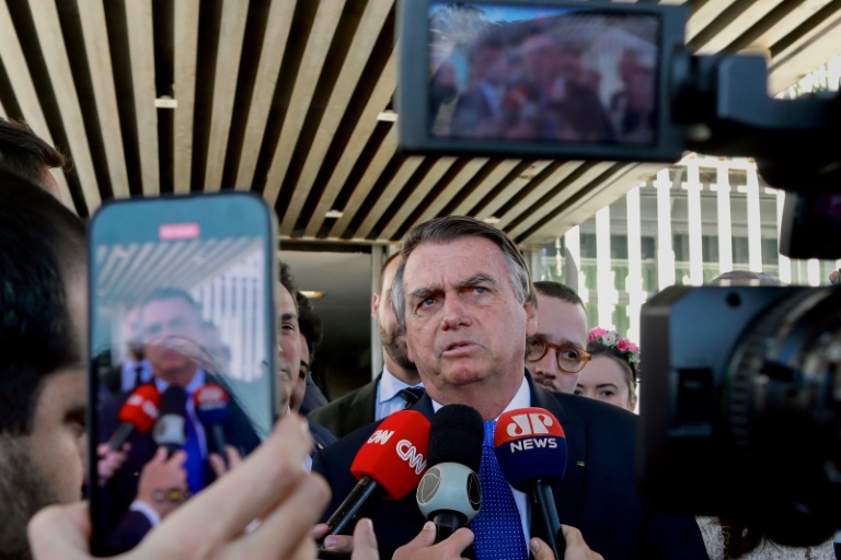 Bolsonaro enfrenta julgamento que pode torná-lo inelegível por 8 anos - ISTOÉ Independente