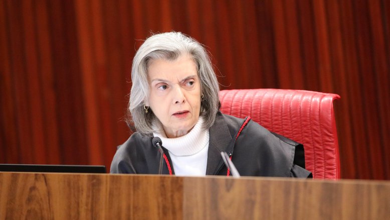 Cármen Lúcia arquiva ação sobre isenção de compras de até US$ 50