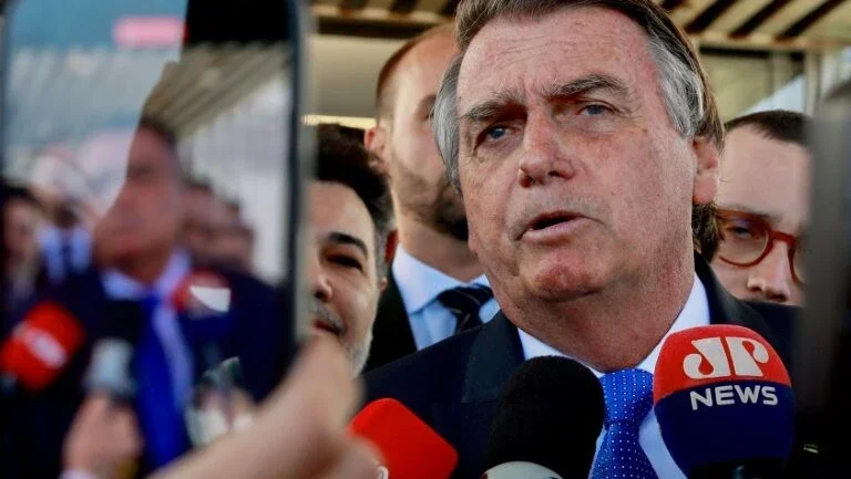 O ex-presidente Jair Bolsonaro deixa o Senado, 21 de junho de 2023 em Brasília