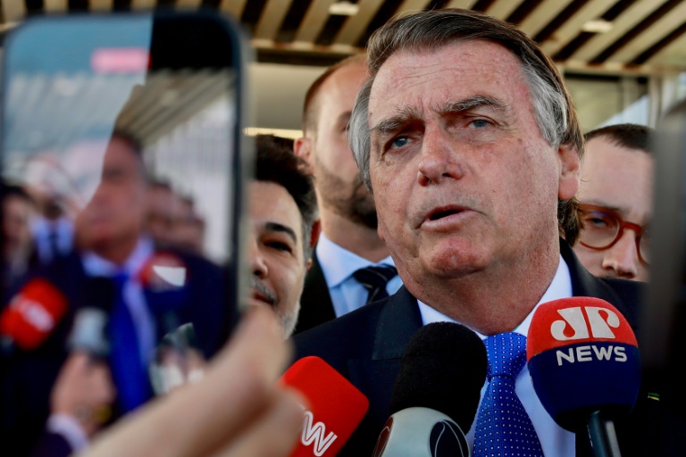 O ex-presidente Jair Bolsonaro deixa o Senado, 21 de junho de 2023 em Brasília