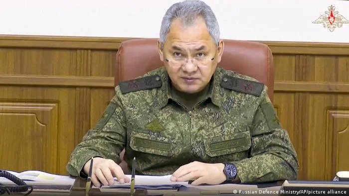 Ministro russo da Defesa na corda bamba após insurreição