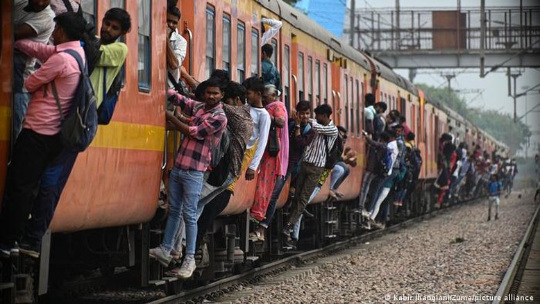 A catástrofe diária das ferrovias indianas