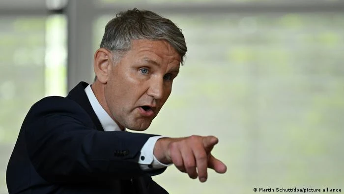 MP alemão acusa político da AfD por uso de slogan nazista