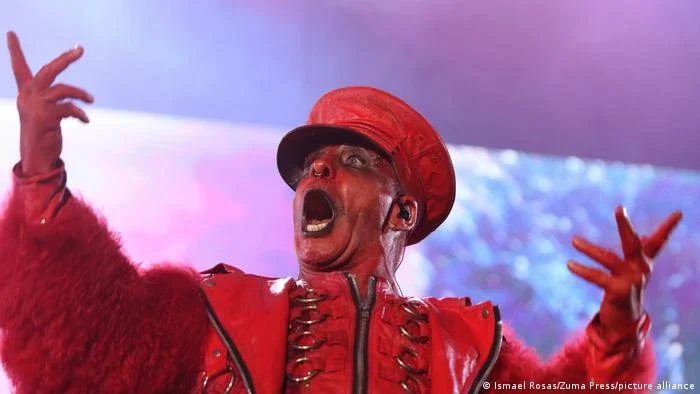Rammstein: o desprezo sistemático e naturalizado de mulheres