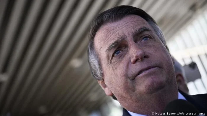 Bolsonaro inelegível: condenação é destaque na imprensa europeia
