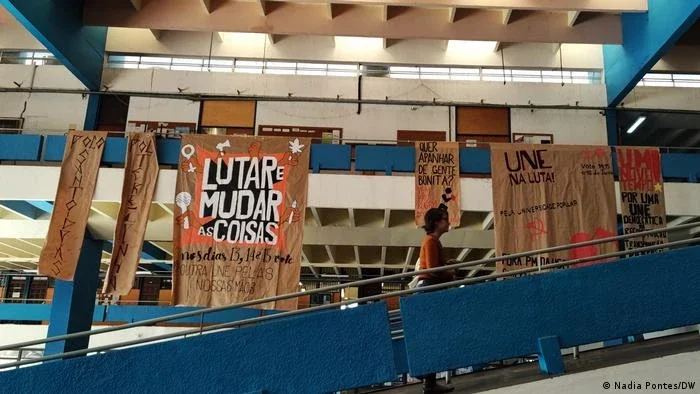 Como negacionistas influenciam o debate ambiental no Brasil