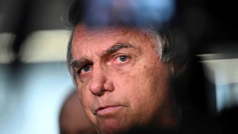 O ex-presidente Jair Bolsonaro no aeroporto Santos Dumont, no Rio de Janeiro, em 29 de junho de 2023 - AFP