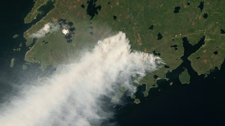 Imagem de satélite de um incêndio perto de Shelburne, Canadá, tirada pela Nasa em 29 de maio de 2023