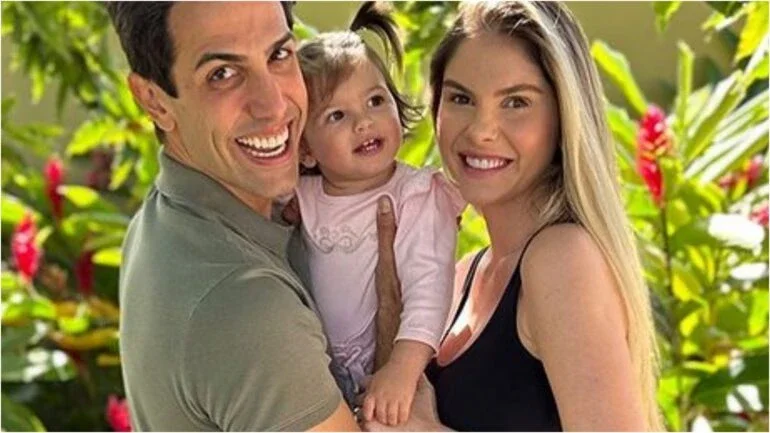 Grávida de gêmeos, Bárbara Evans descarta preocupação com o corpo