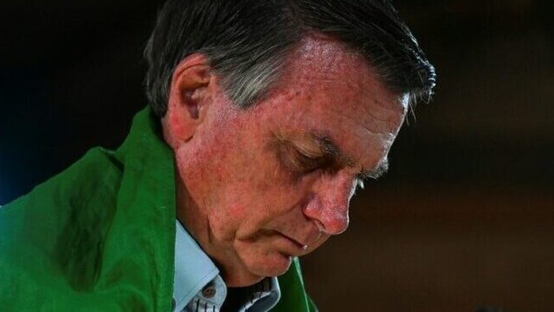 Bolsonaro recebe alta e deixa hospital após exames preparatórios para três cirurgias