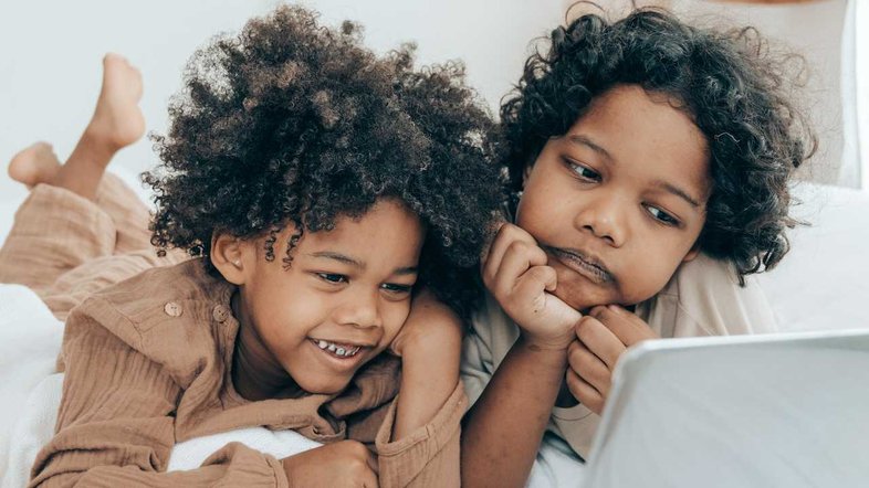 Geração Alpha crianças adolescentes