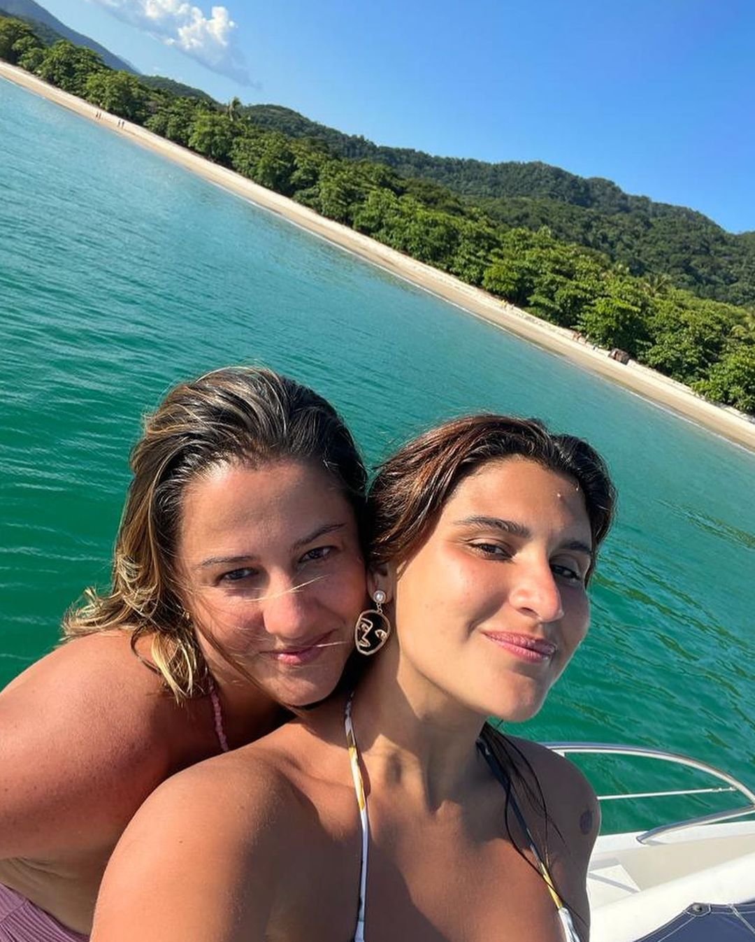 Filha de Flávia Alessandra homenageia irmã, filha de Renata Sorrah: 'Pedaço do papai' 16 Filha de Flávia Alessandra homenageia irmã, filha de Renata Sorrah: 'Pedaço do papai'