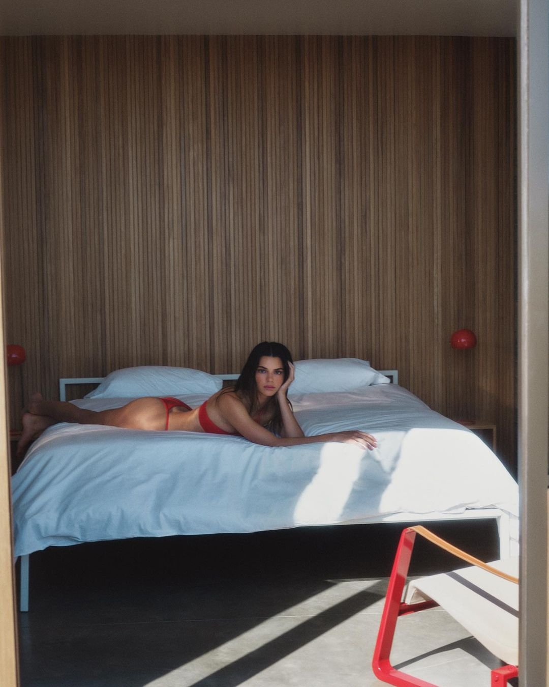 Com biquíni de R$ 8,5 mil, Kendall Jenner posa sensualmente no Instagram 15 Com biquíni de R$ 8,5 mil, Kendall Jenner posa sensualmente no Instagram