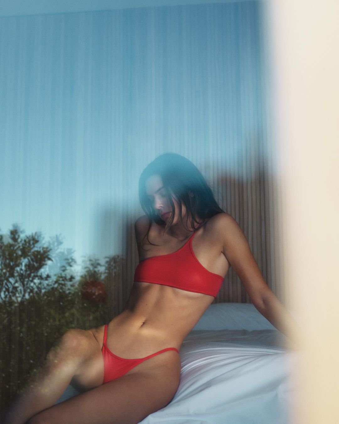 Com biquíni de R$ 8,5 mil, Kendall Jenner posa sensualmente no Instagram 16 Com biquíni de R$ 8,5 mil, Kendall Jenner posa sensualmente no Instagram