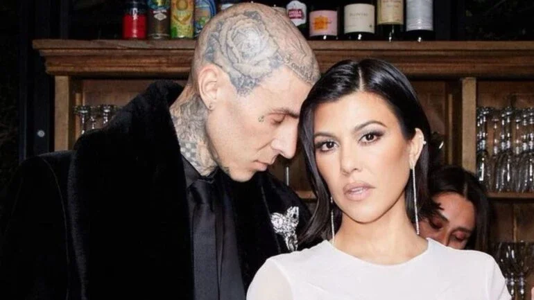Kourtney Kardashian e Travis Barker revelam sexo de primeiro filho em chá revelação