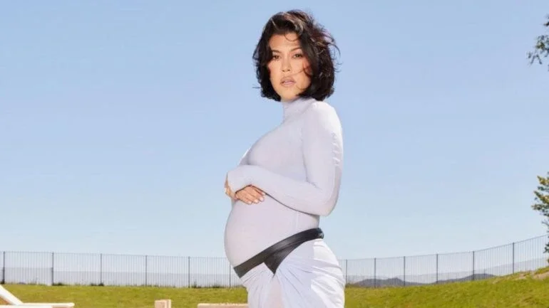 Grávida do 4º filho, Kourtney Kardashian exibe barrigão: 