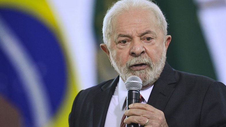 Governo Lula demite presidente do INSS após suspeita de 'farra de passagens'