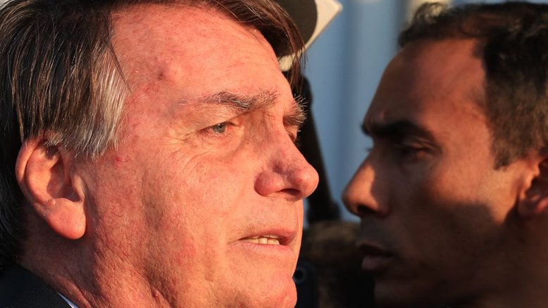 Brasília (DF) 18/05/2023 Ex-presidente, Jair Bolsonaro, na saída do Senado federal após visitar seu filho e senador, Flávio Bolsonaro. Foto Lula Marques/ Agência Brasil.