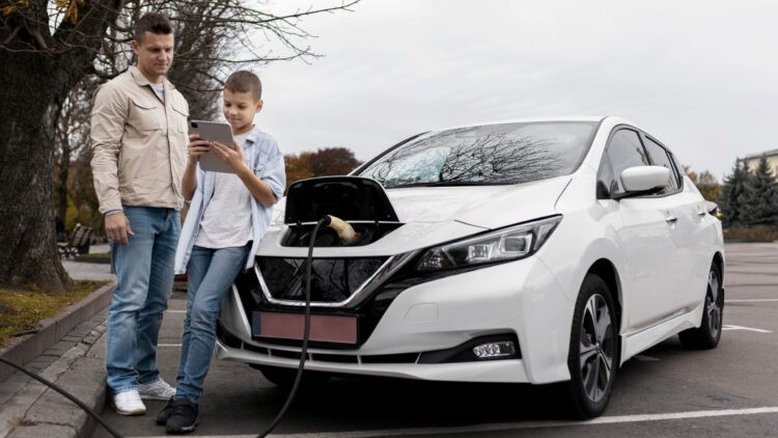 Quase metade dos proprietários de veículos elétricos nos EUA querem voltar a usar carros a gasolina