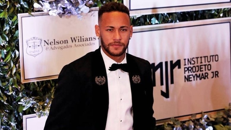 Relógio de Faustão, camisa autografada por Pelé e mais: veja itens disponíveis em leilão beneficente de Neymar