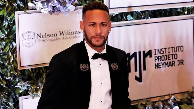 Relógio de Faustão, camisa autografada por Pelé e mais: veja itens disponíveis em leilão beneficente de Neymar