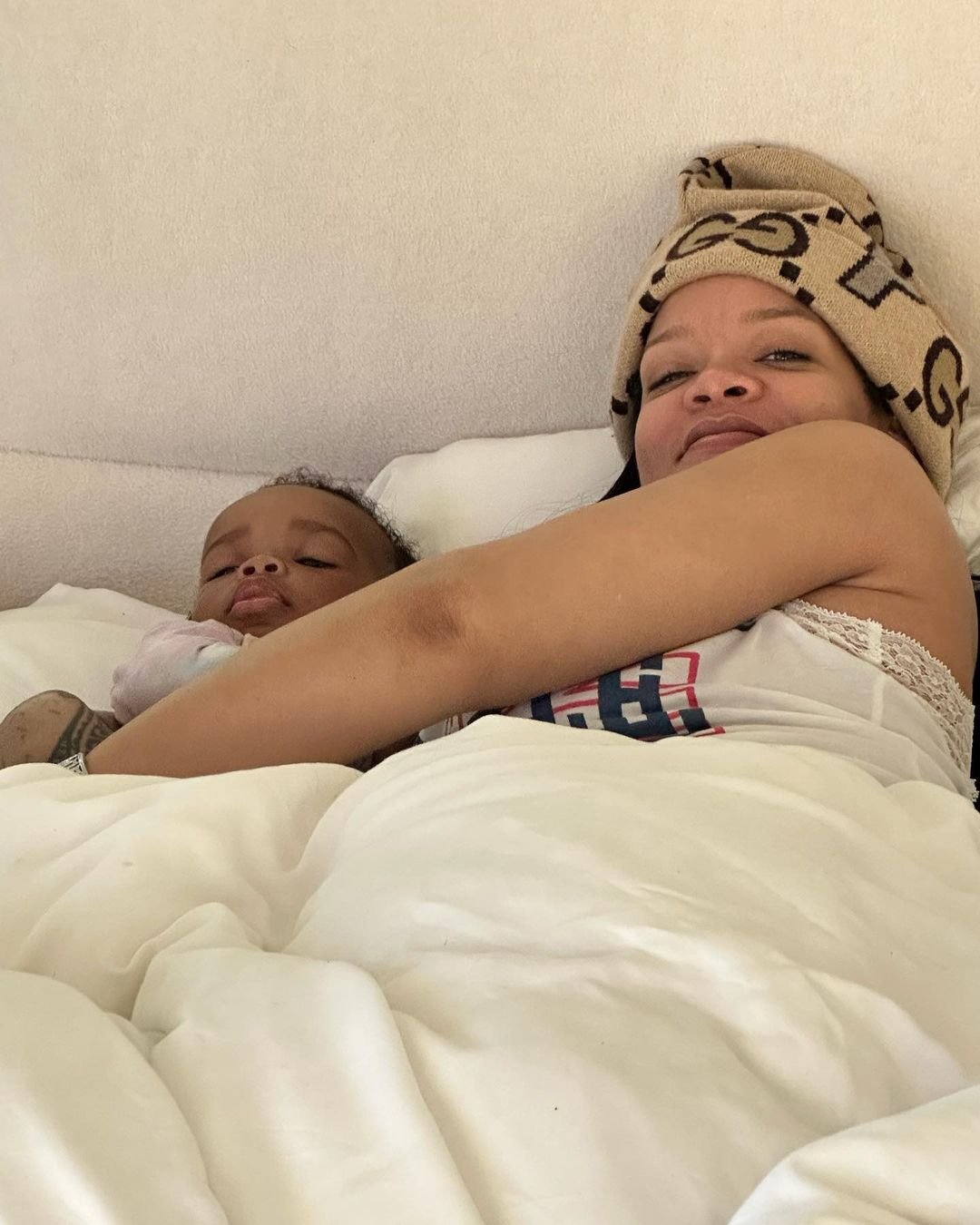 A$AP Rocky divulga novas fotos e vídeos com Rihanna e o filho RZA 10 A$AP Rocky divulga novas fotos e vídeos com Rihanna e o filho RZA