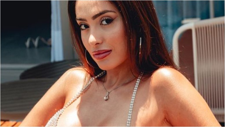 Atriz de pegadinhas abandona OnlyFans após vender foto de axilas por R$ 75 mil