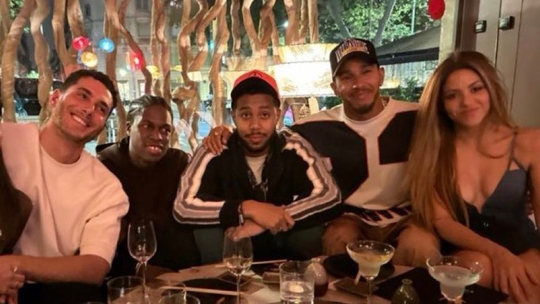 Shakira e Lewis Hamilton estão nos estágios iniciais do namoro, diz revista