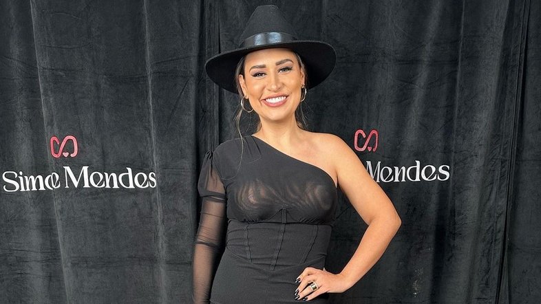 Cantora Simone Mendes